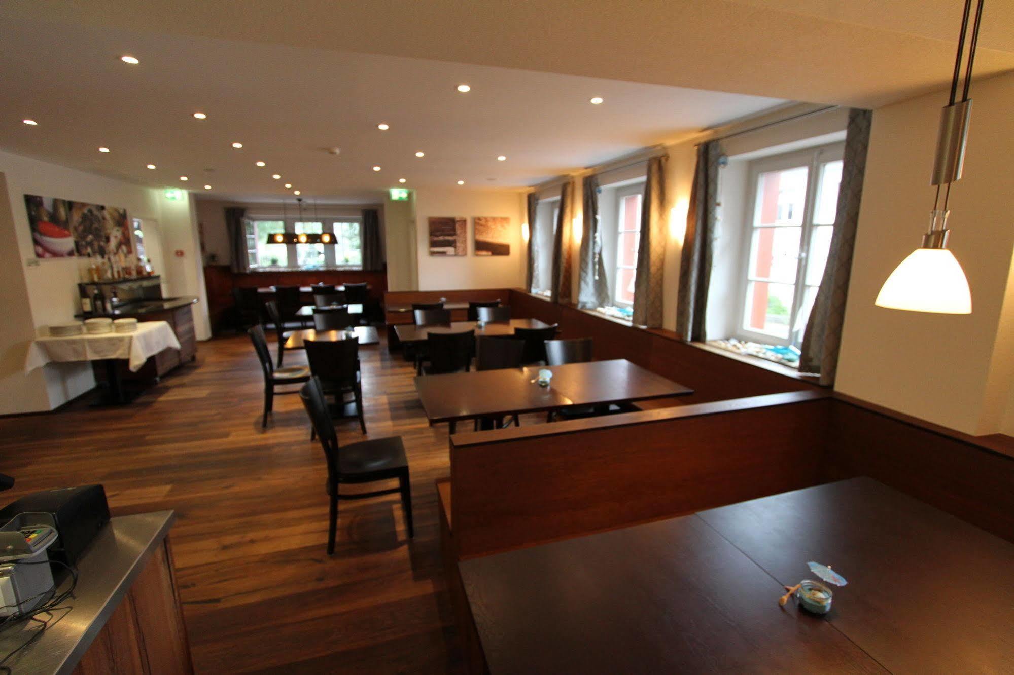 Hotel Baeren Oberbipp ภายนอก รูปภาพ