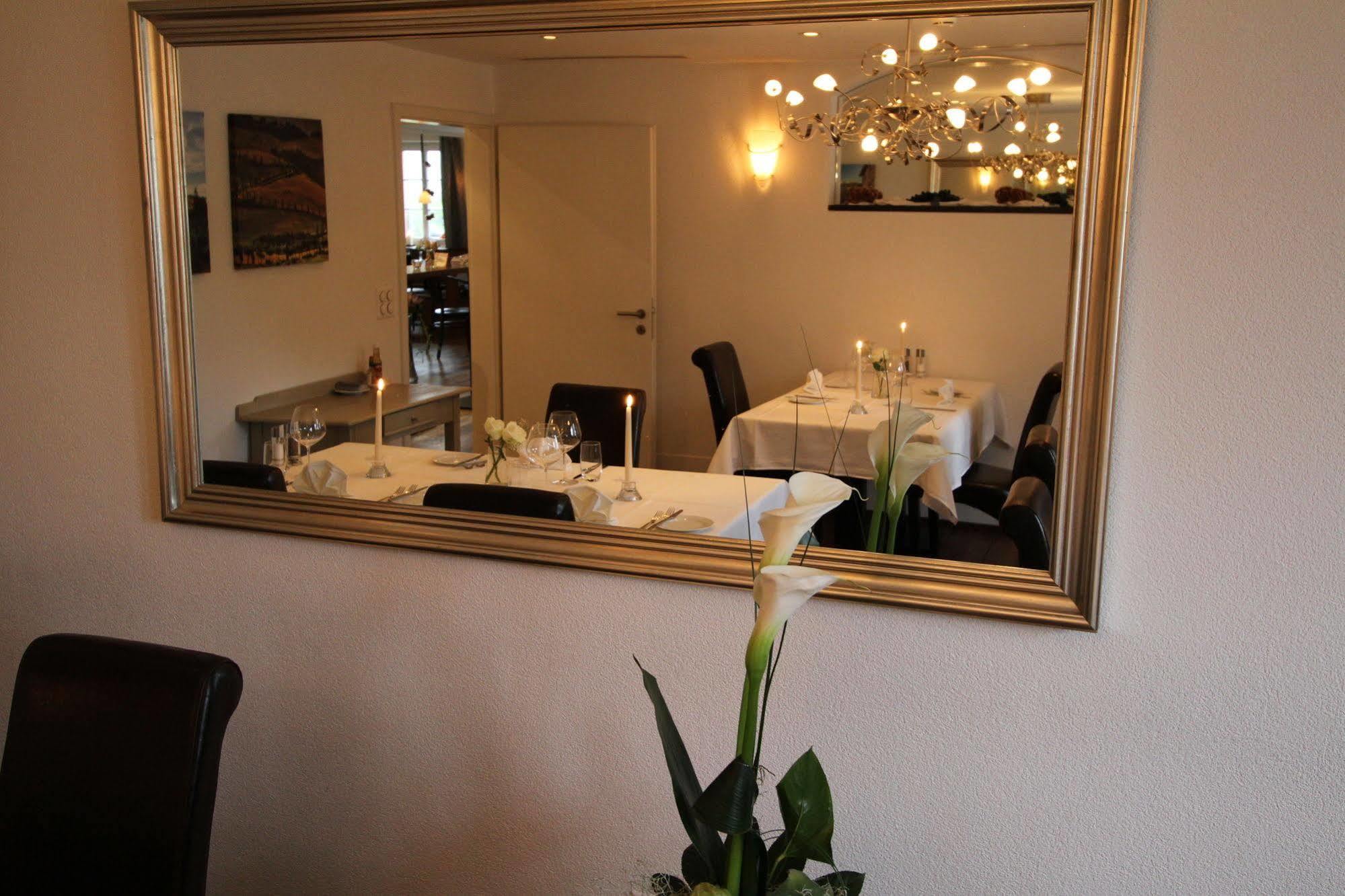 Hotel Baeren Oberbipp ภายนอก รูปภาพ