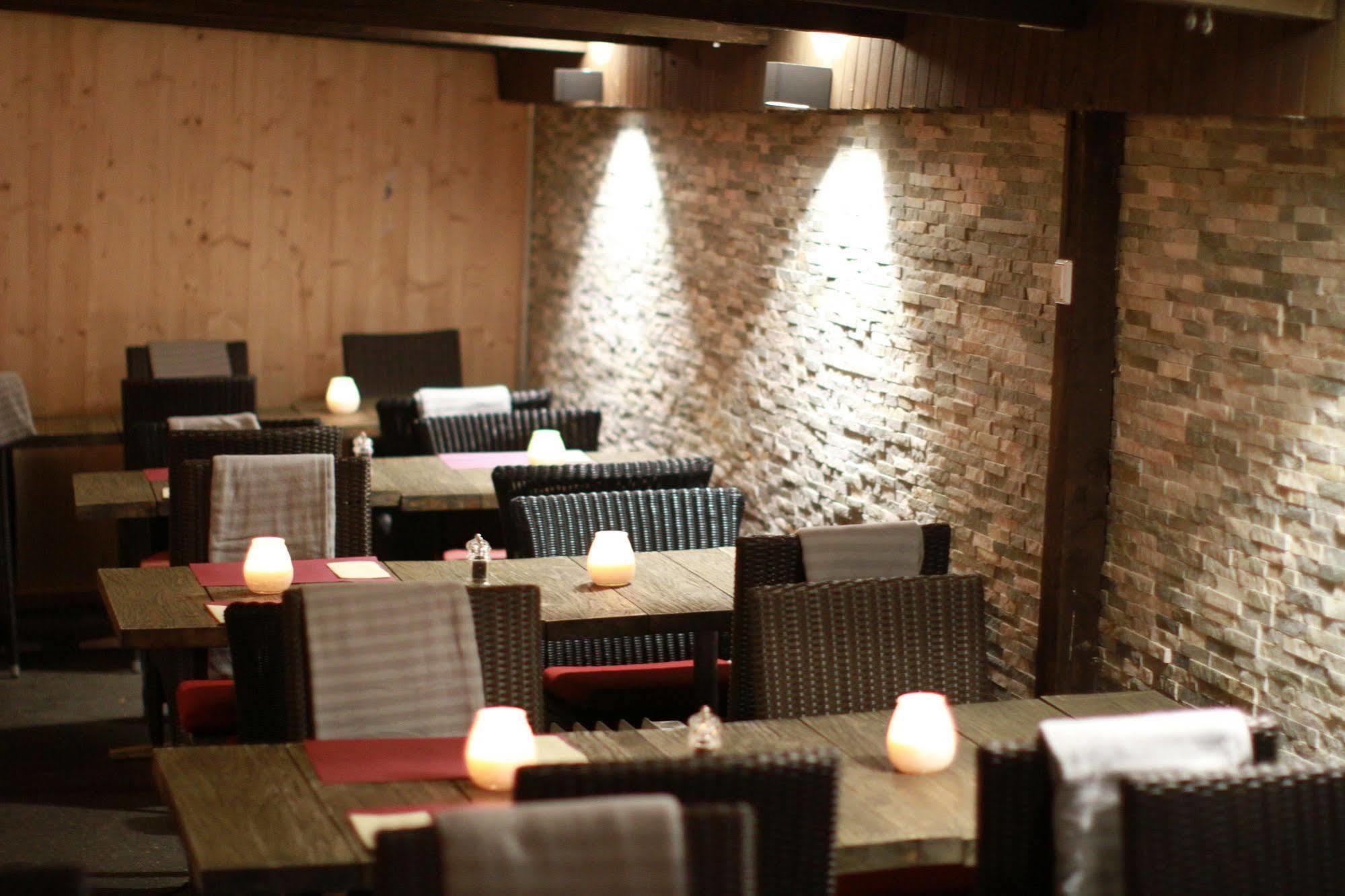 Hotel Baeren Oberbipp ภายนอก รูปภาพ