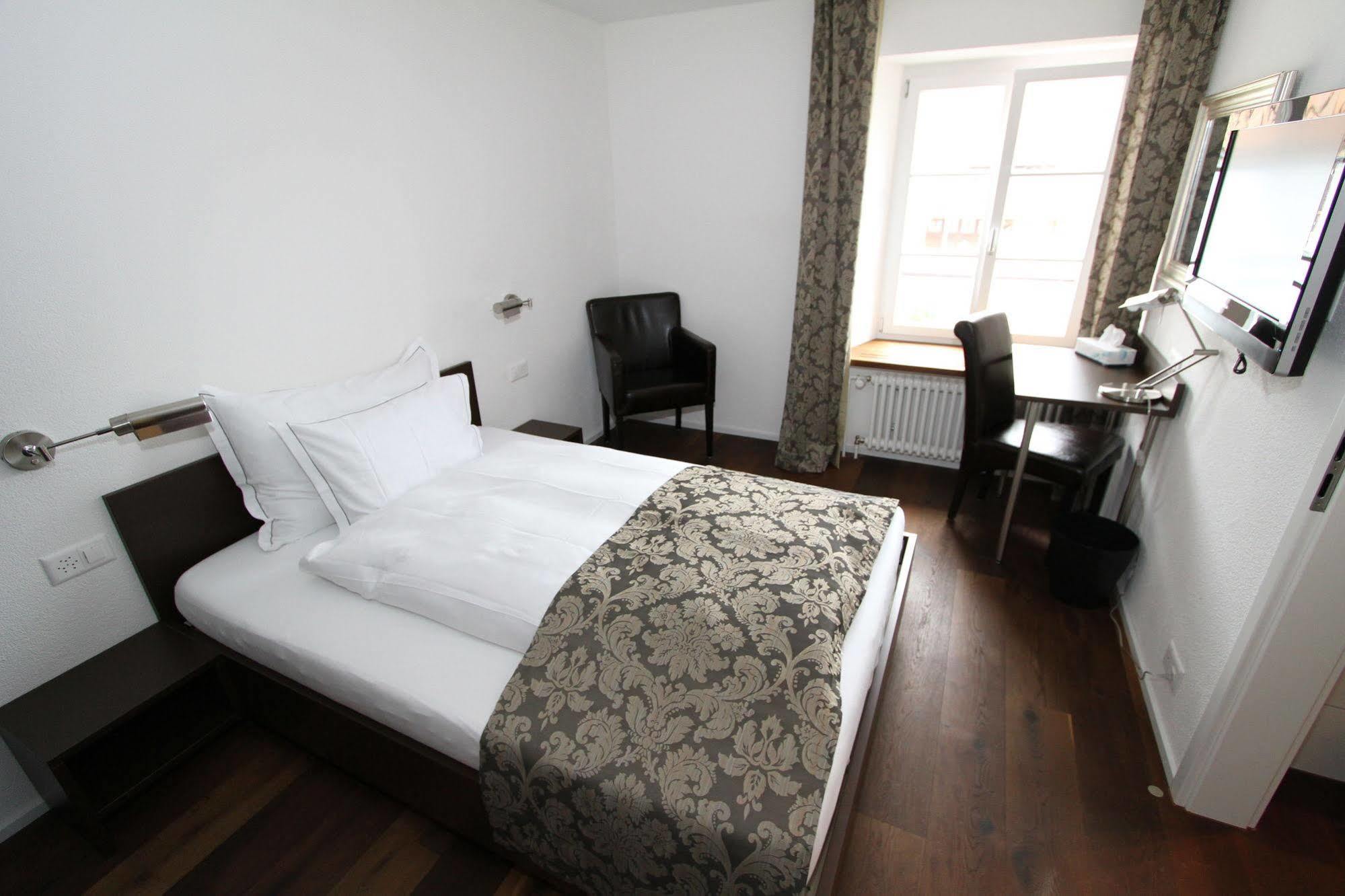 Hotel Baeren Oberbipp ภายนอก รูปภาพ