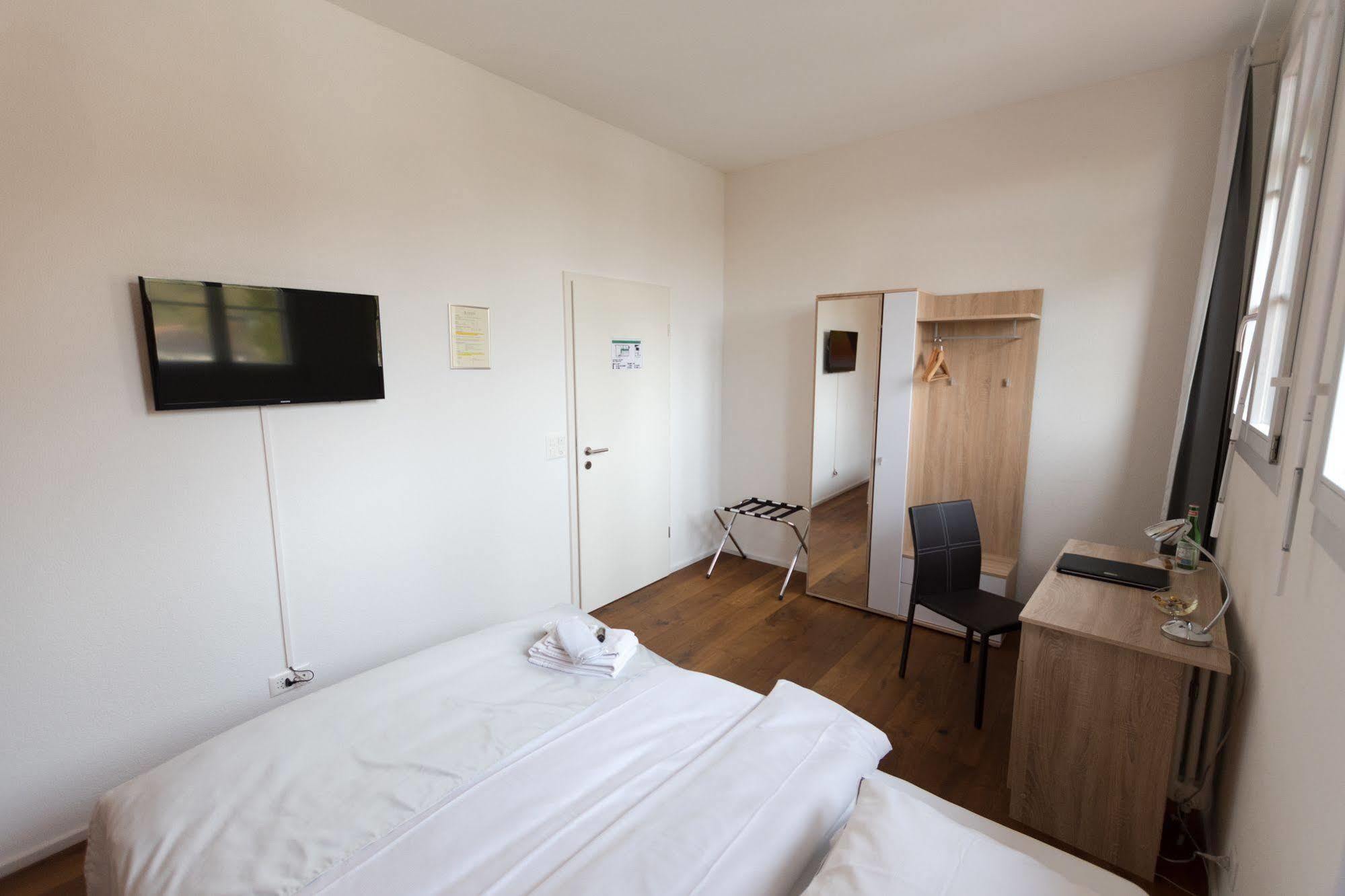 Hotel Baeren Oberbipp ภายนอก รูปภาพ