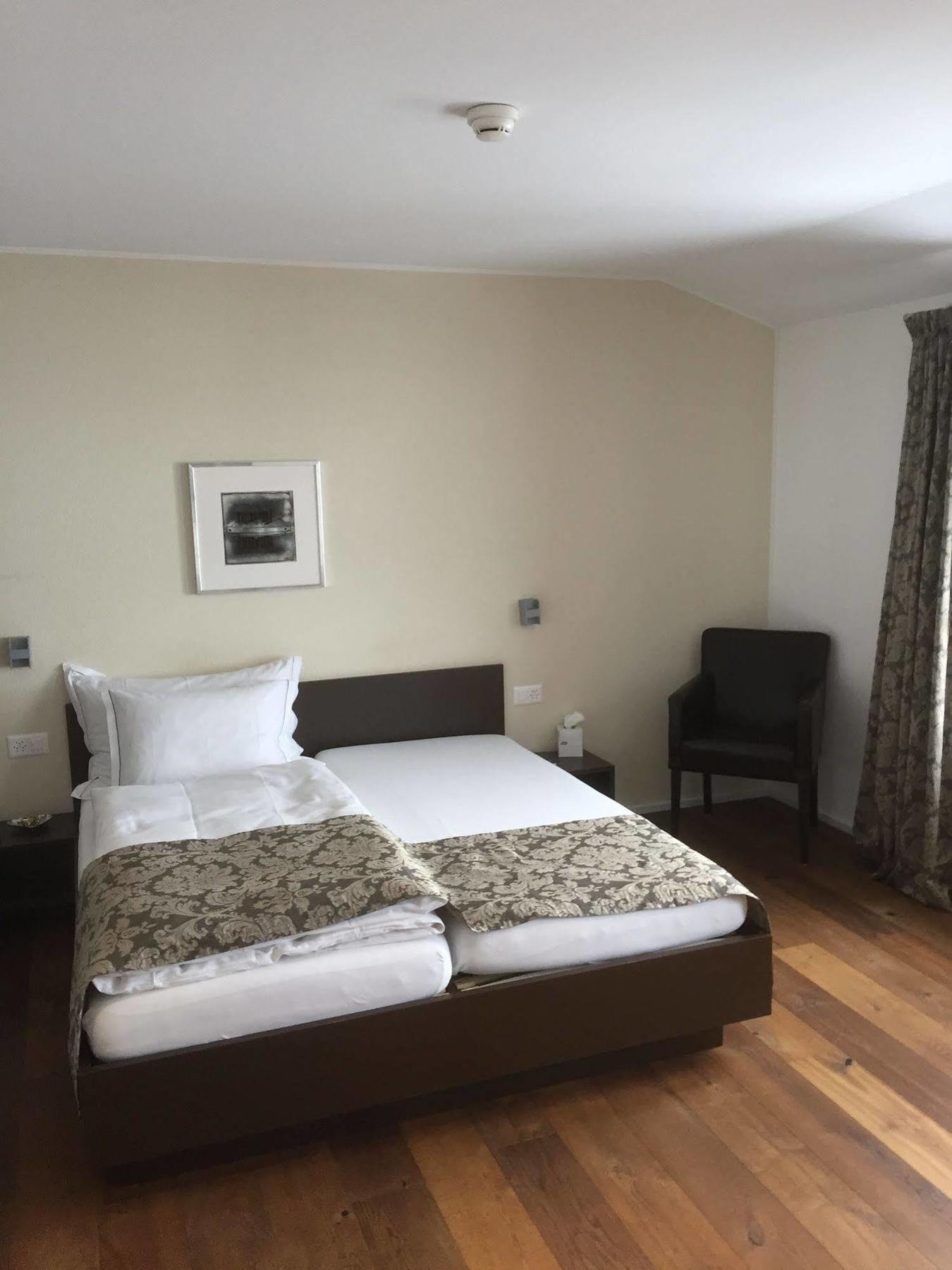 Hotel Baeren Oberbipp ภายนอก รูปภาพ