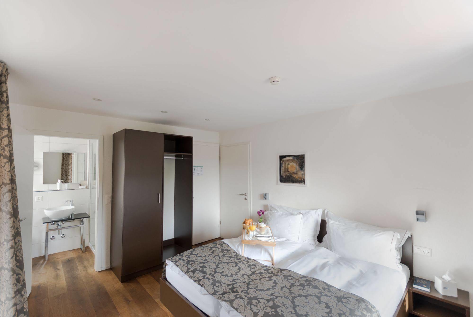 Hotel Baeren Oberbipp ภายนอก รูปภาพ