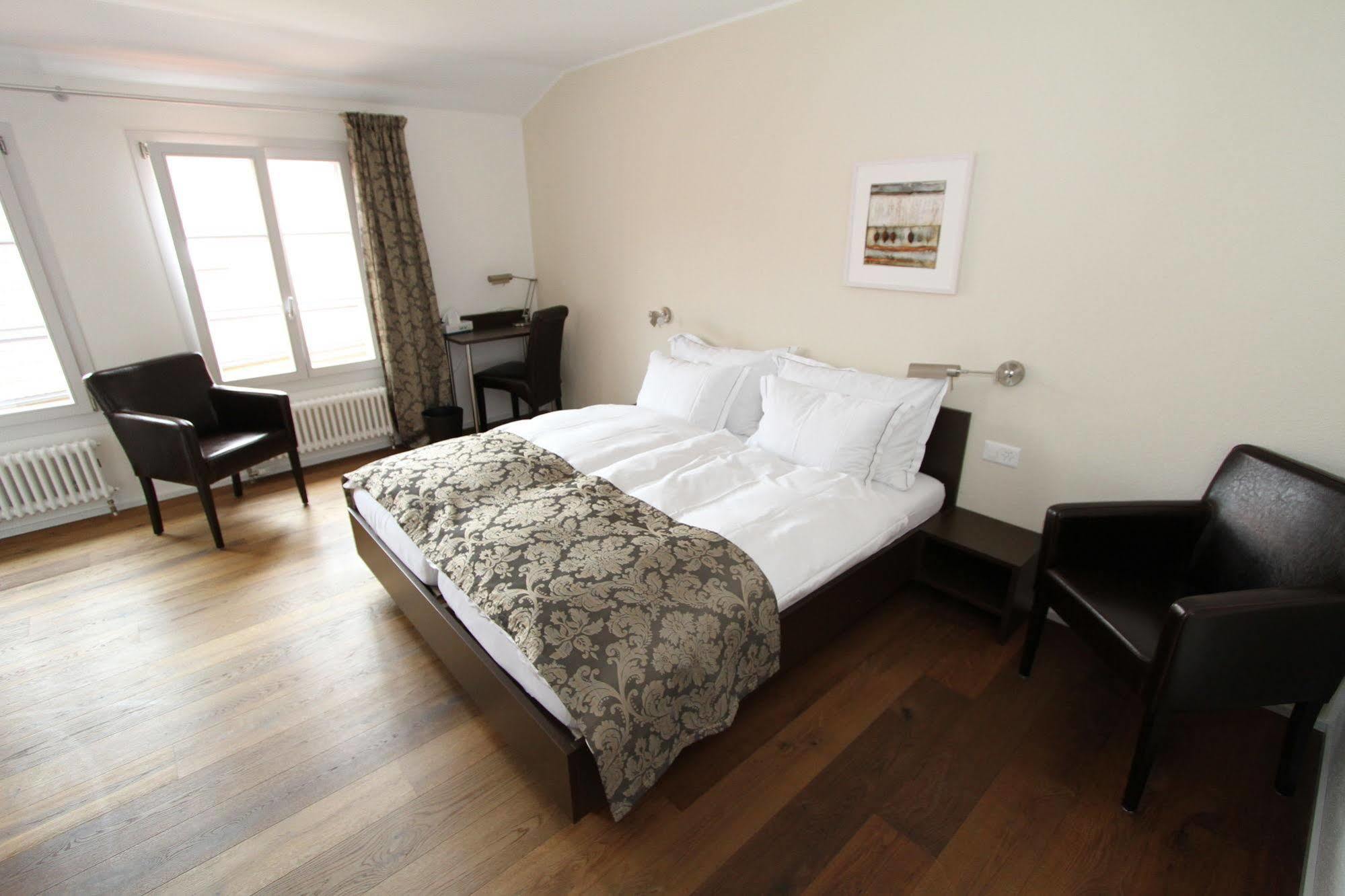 Hotel Baeren Oberbipp ภายนอก รูปภาพ