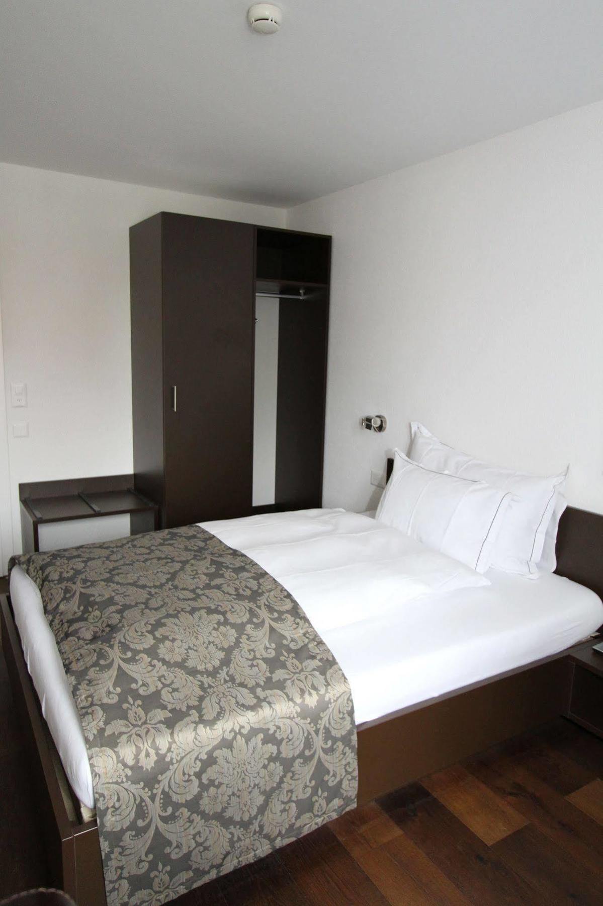 Hotel Baeren Oberbipp ภายนอก รูปภาพ