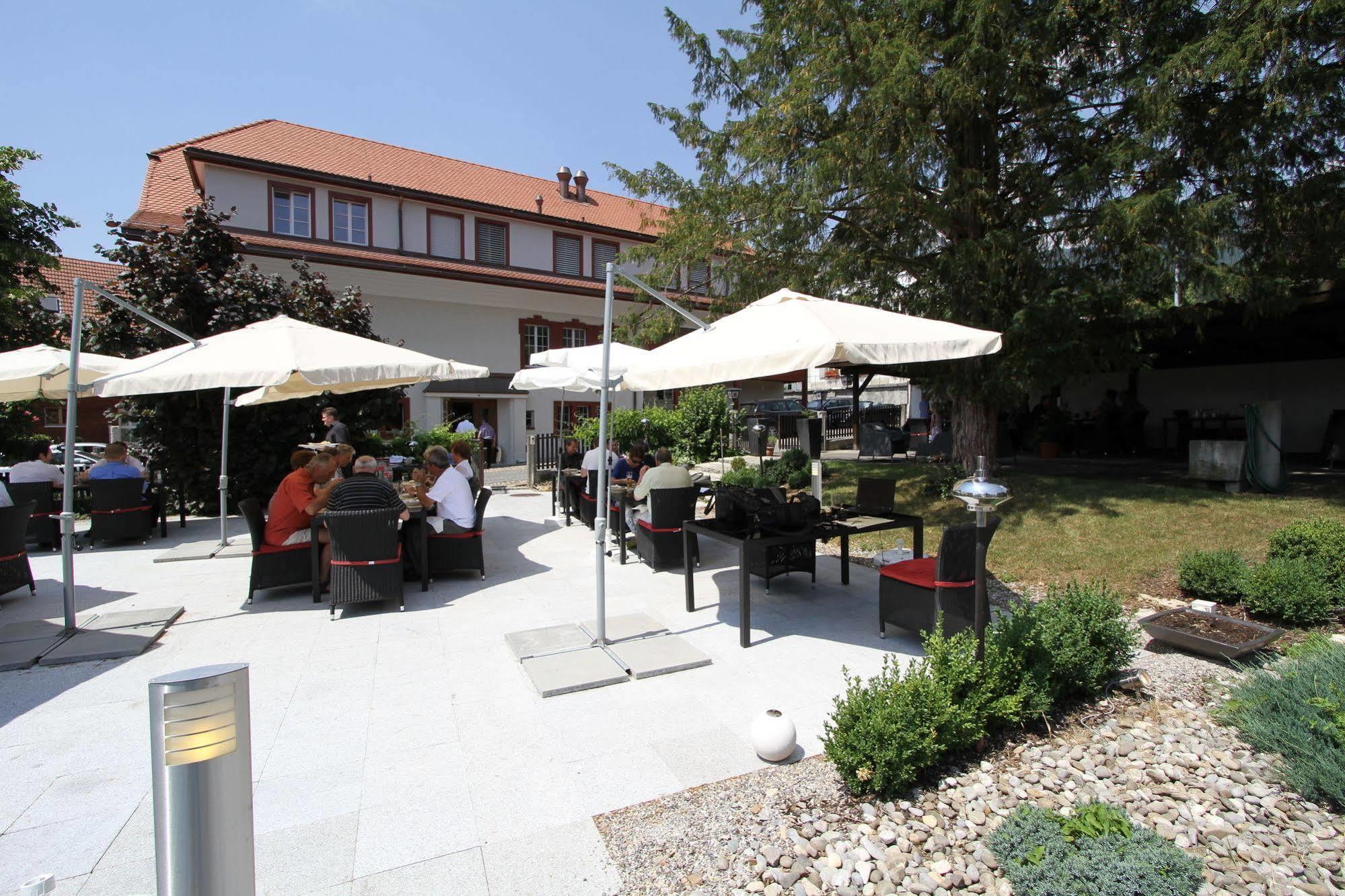 Hotel Baeren Oberbipp ภายนอก รูปภาพ